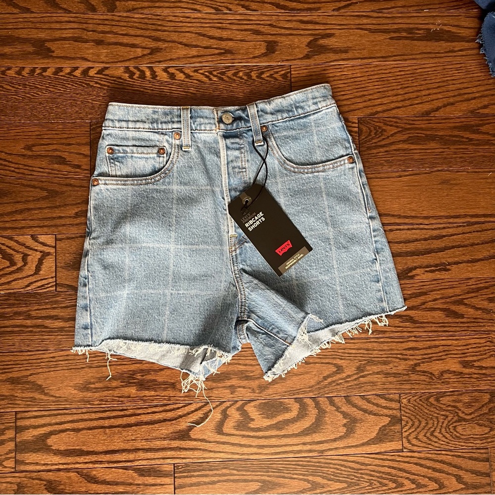 NWT Levi’s Ribcage Light Wash (Plaid) Denim Cutoff Shorts Size 27